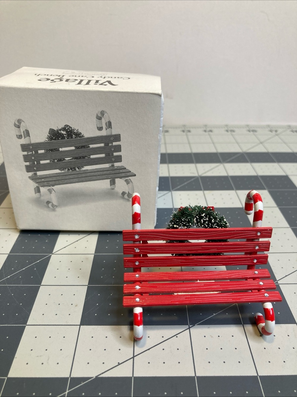 Dept 56 Village Candy Cane Bench #52669 w/ Box